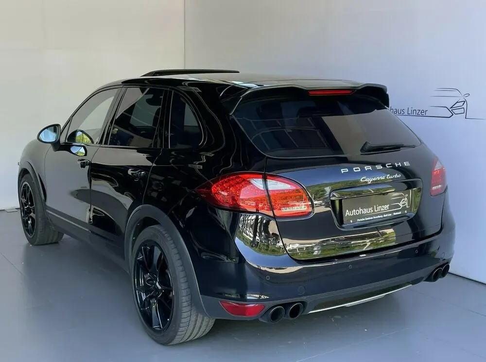 Porsche Cayenne 2010 photo 2