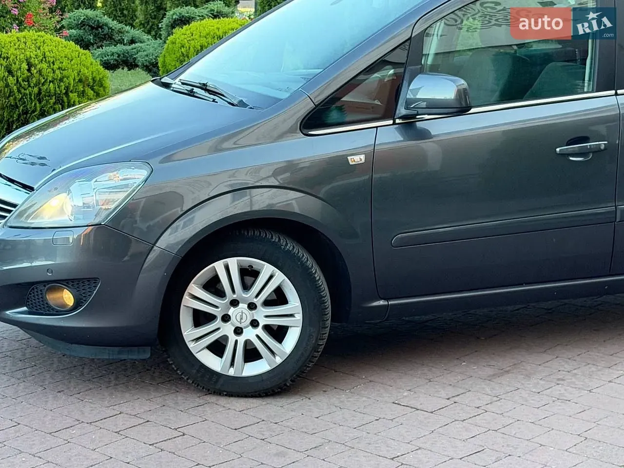 Opel Zafira 2012 photo 4