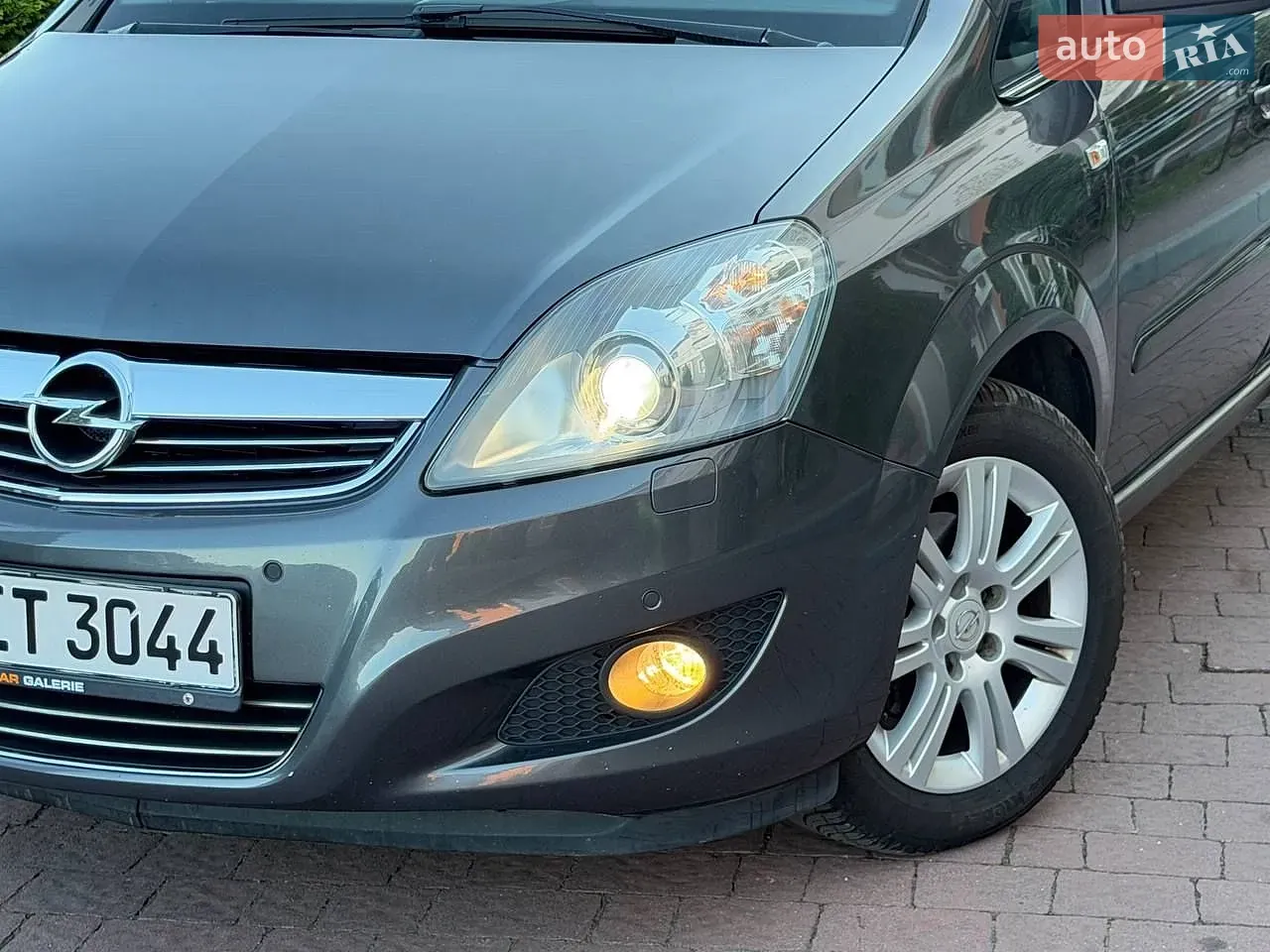 Opel Zafira 2012 photo 2