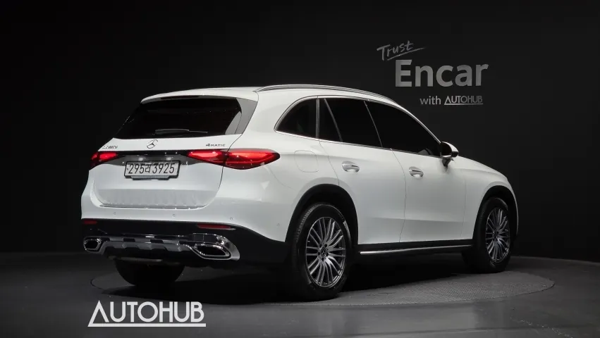 Mercedes-Benz Glc-Class 2023 photo 2