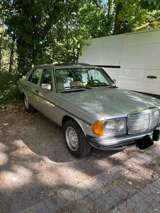 Mercedes-Benz 240D
