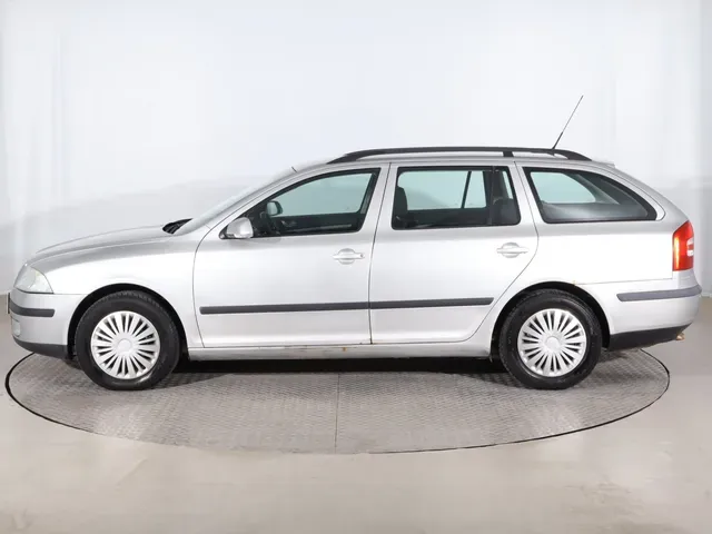 Skoda Octavia Combi 2007 photo 2