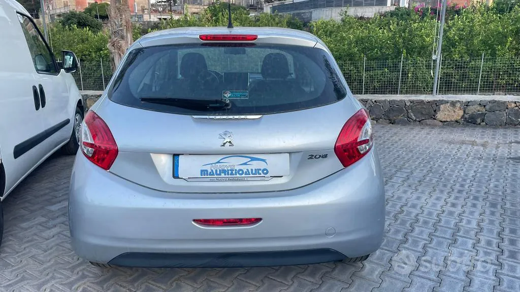 Peugeot 208 2012 photo 4