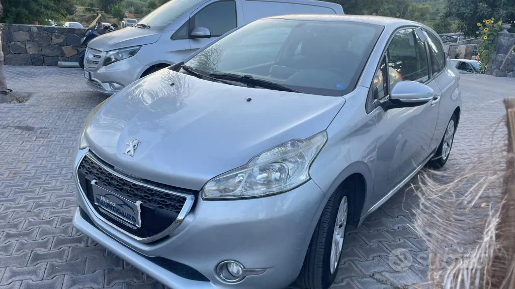 Peugeot 208 2012 photo 3