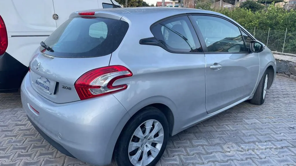 Peugeot 208 2012 photo 5