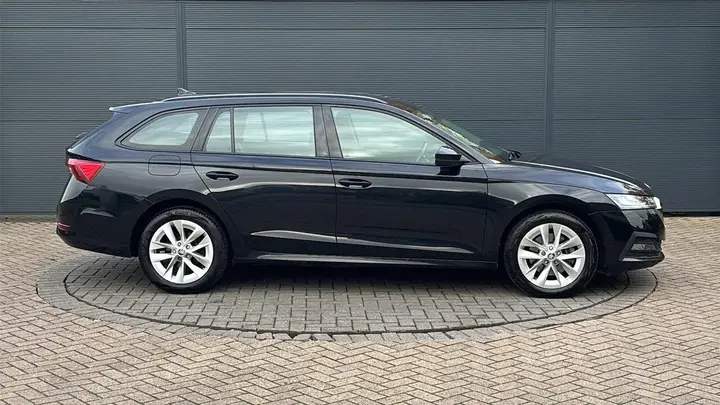 Skoda Octavia 2023 photo 4