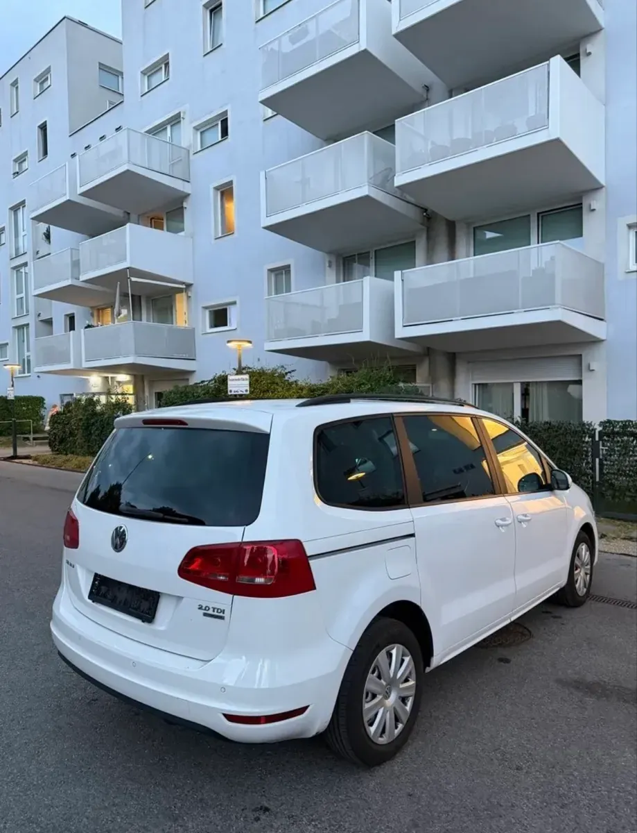 Volkswagen Sharan 2013 photo 2