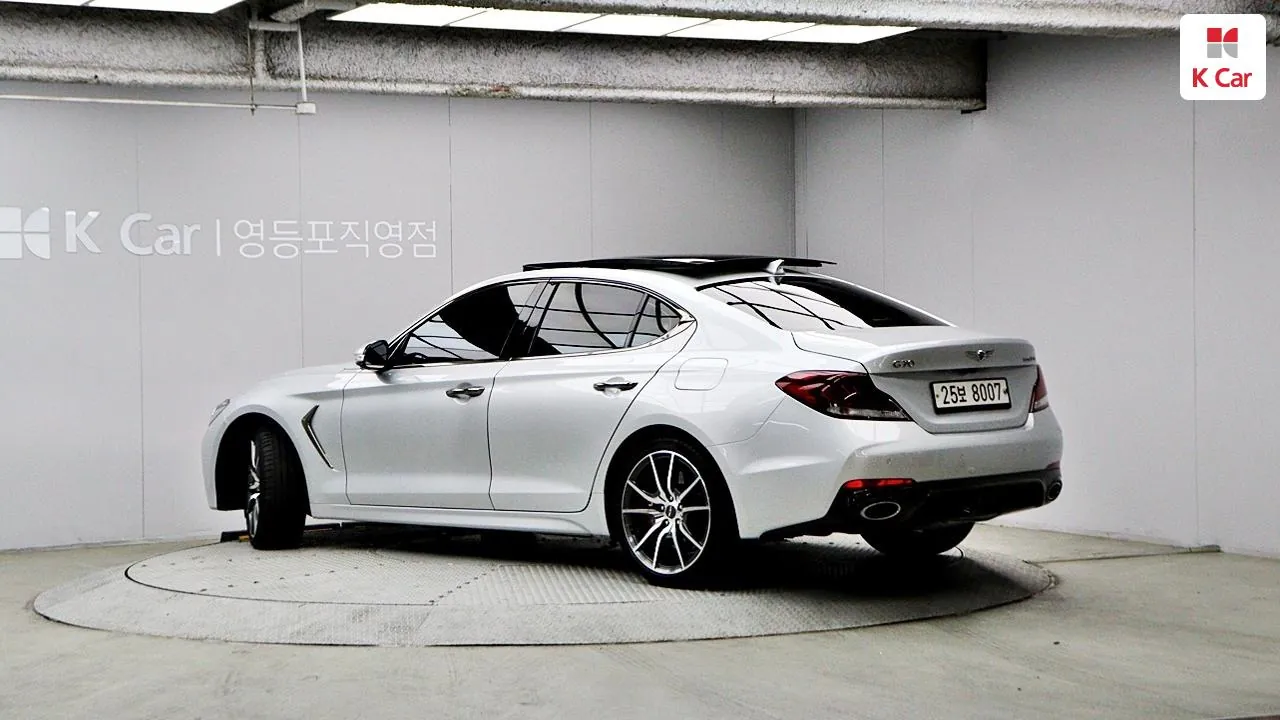 Genesis G70 2018 photo 2