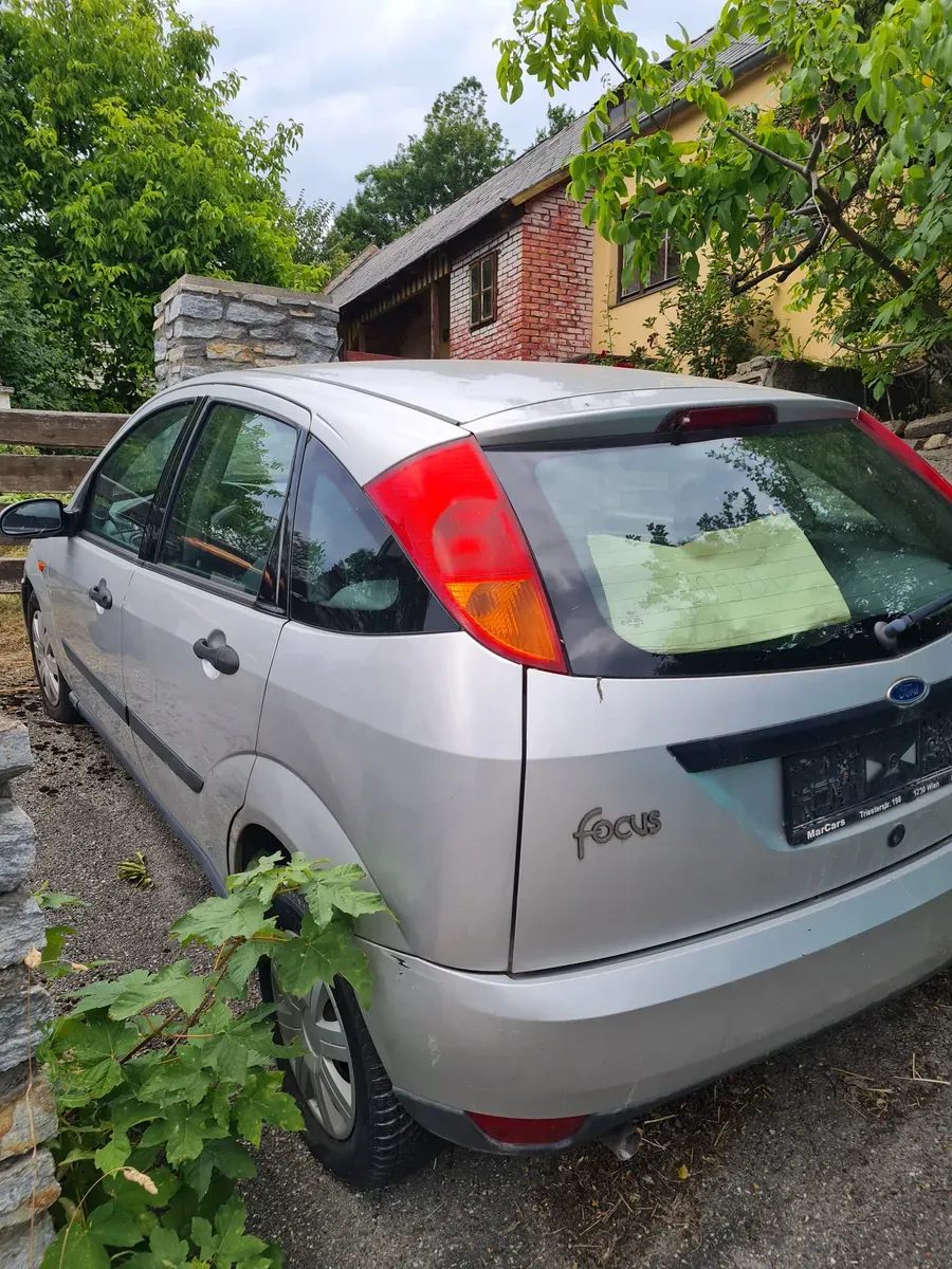 Ford Focus 1999 photo 2