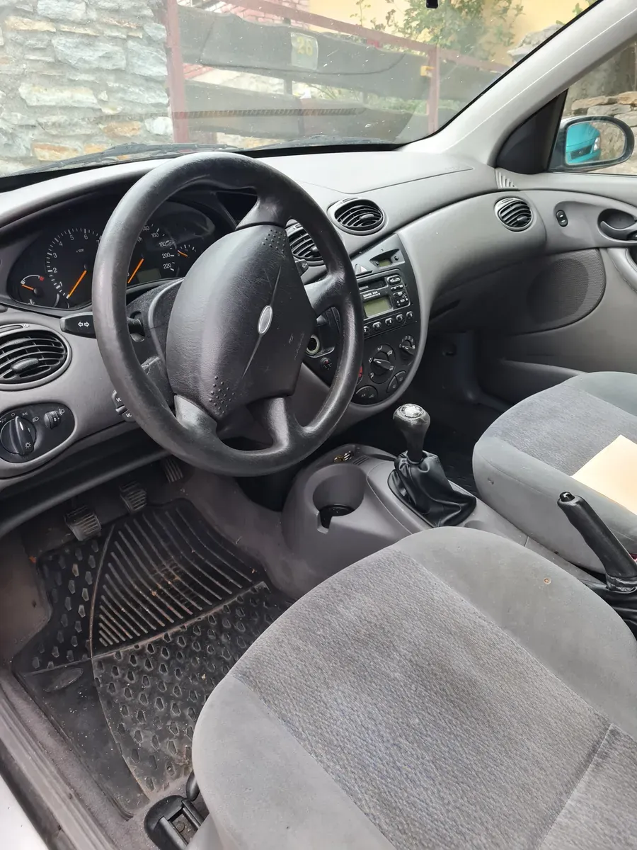 Ford Focus 1999 photo 3
