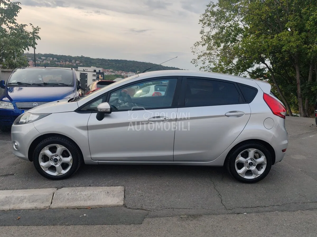 Ford Fiesta 2011 photo 4