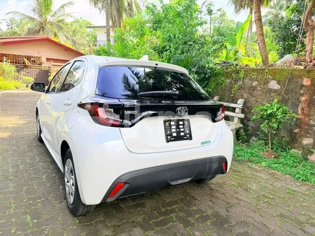 Toyota Yaris 2024 photo 2