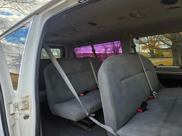 Ford E-350 2011 photo 3