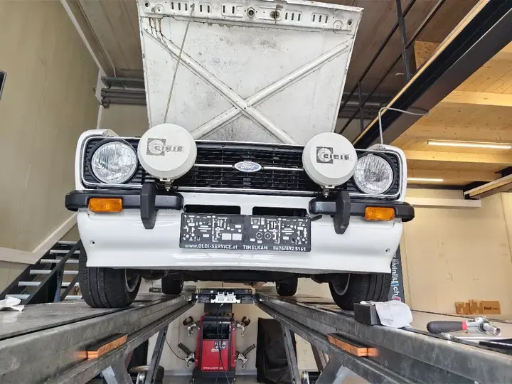 Ford Escort 1977 photo 2