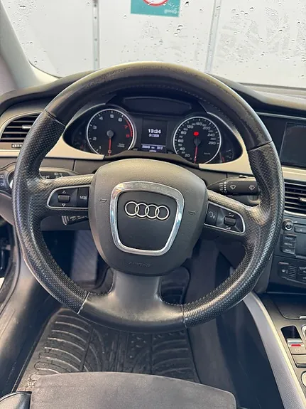 Audi A4 2011 photo 4