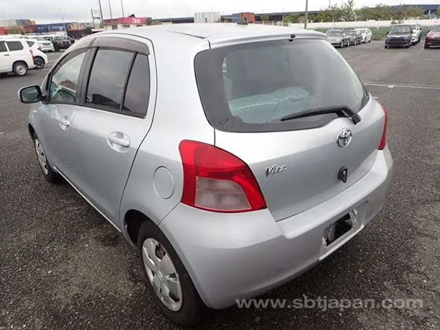 Toyota Vitz 2005 photo 3