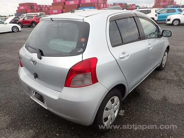 Toyota Vitz 2005 photo 4