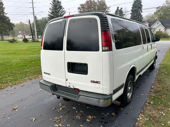 GMC Savana 1998 photo 5