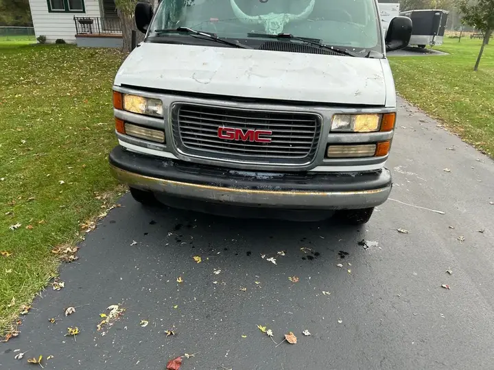 GMC Savana 1998 photo 2