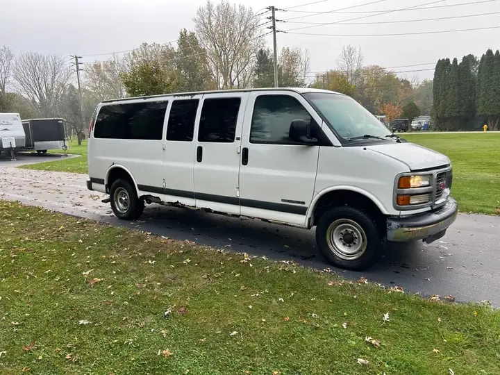 GMC Savana 1998 photo 3
