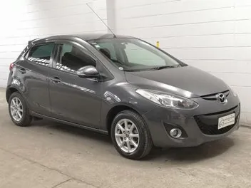 Mazda Demio 2013 photo 2