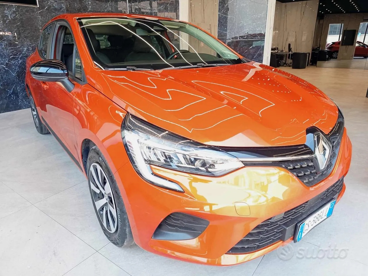Renault Clio 2023 photo 2