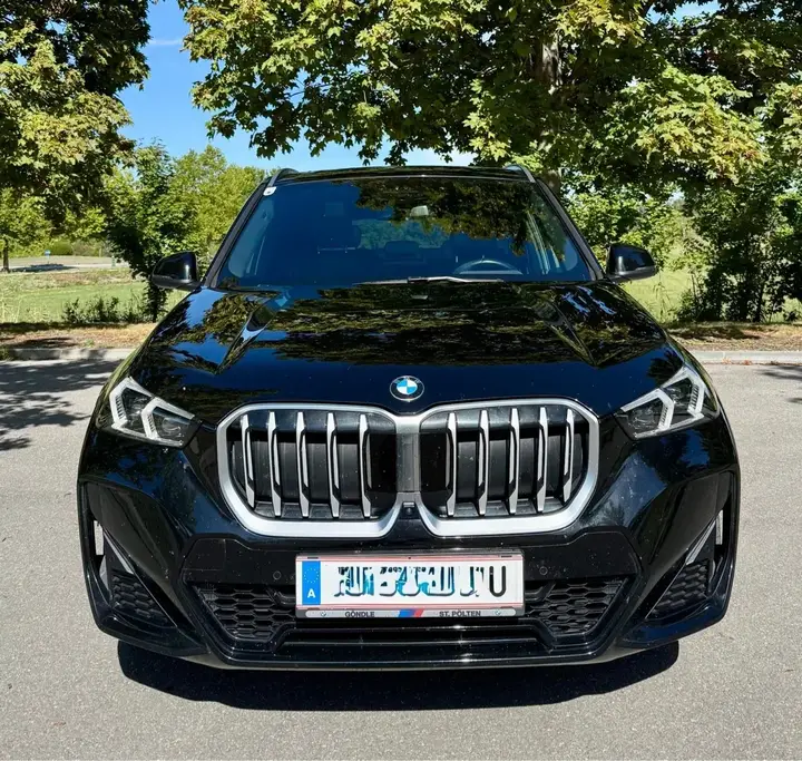 BMW Ix1 2023 photo 3
