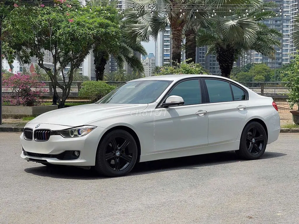 BMW 3 Series 2013 photo 2