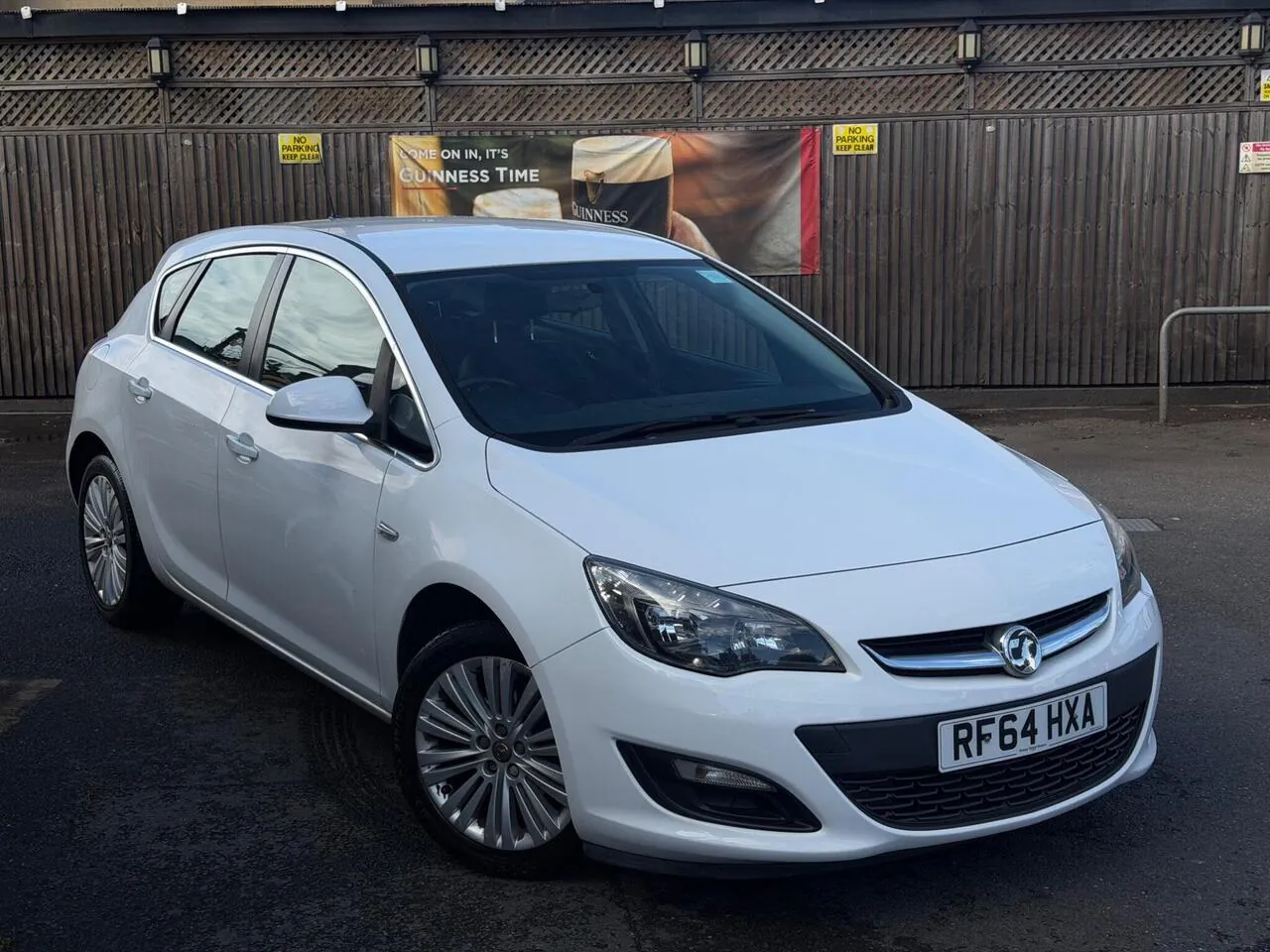 Vauxhall Astra 2015 photo 2