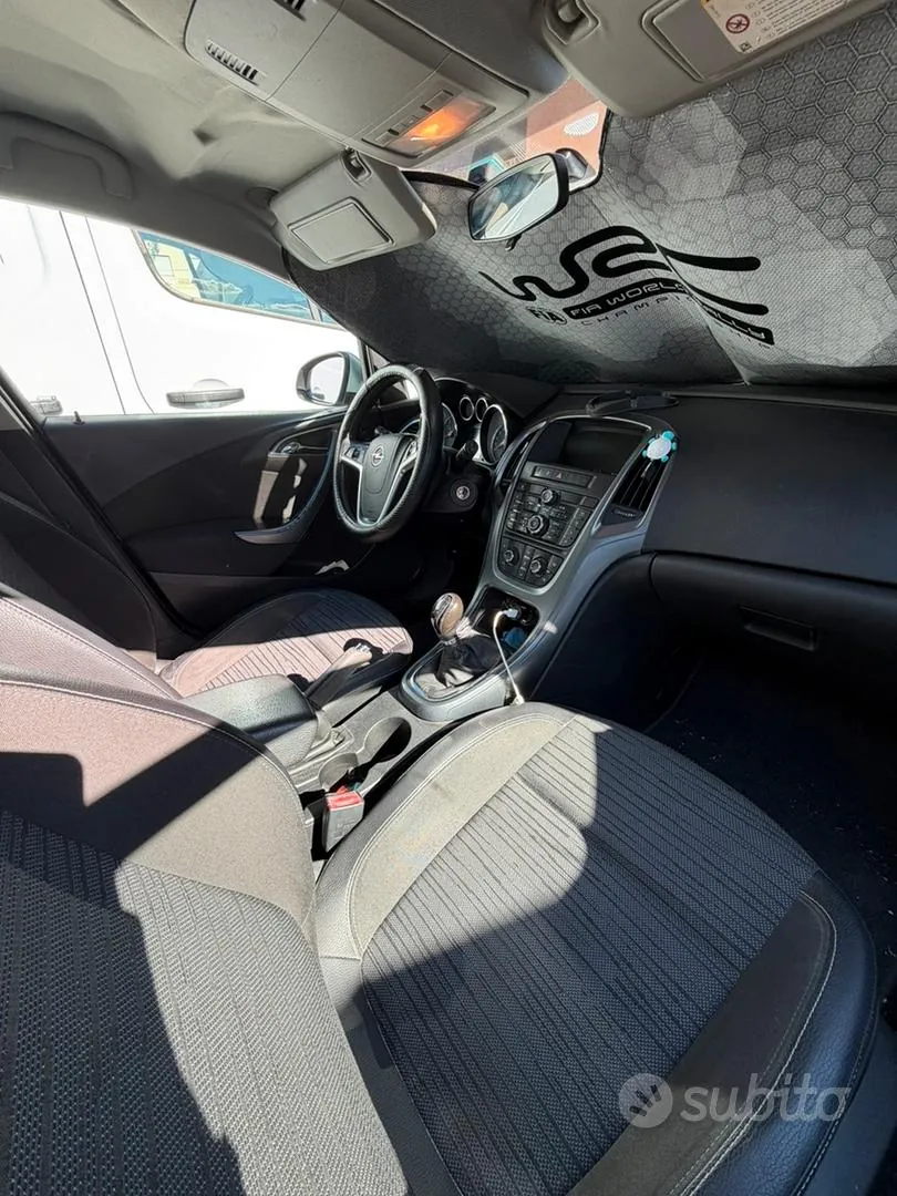 Opel Astra 2014 photo 3