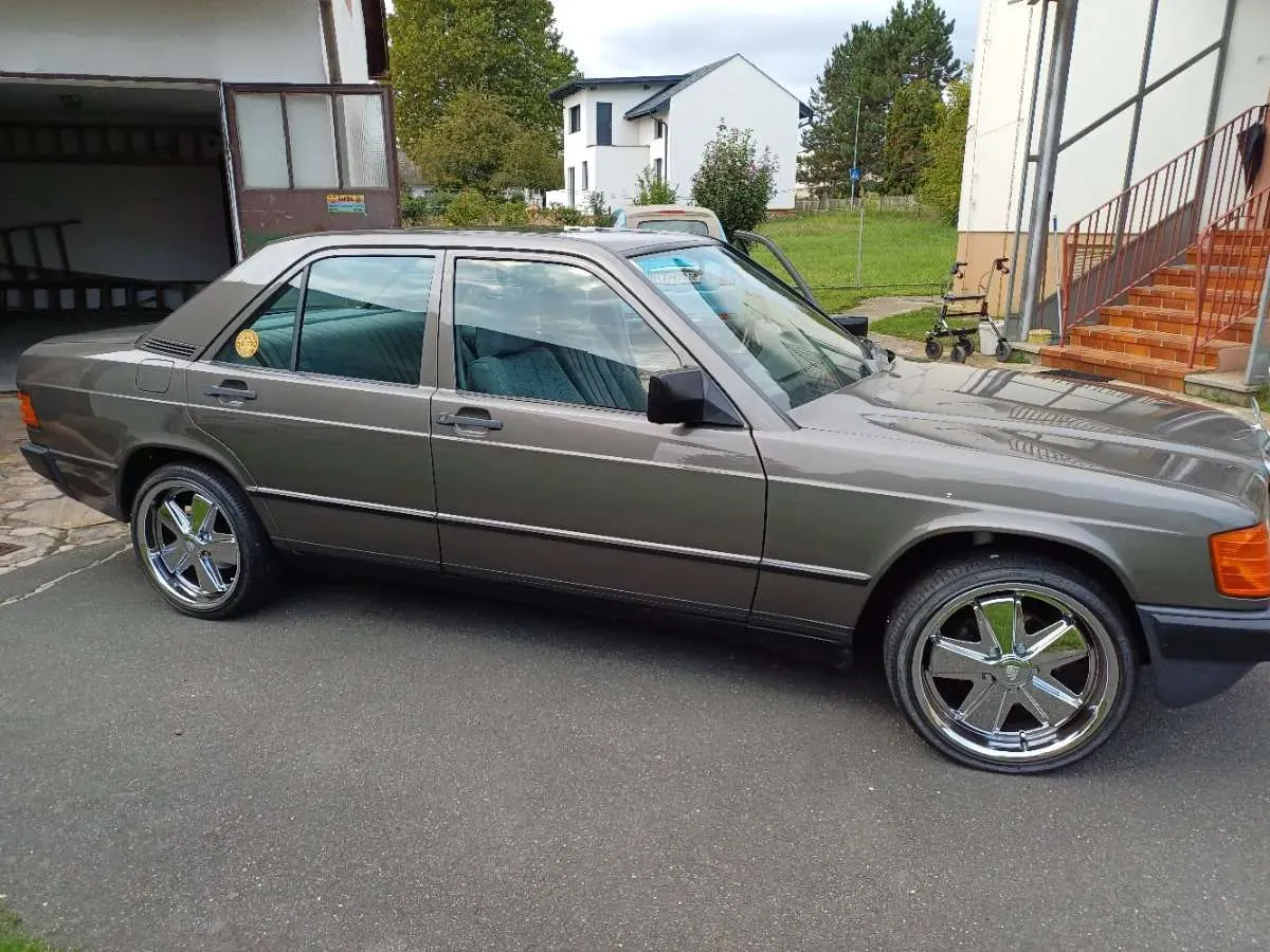 Mercedes-Benz 190