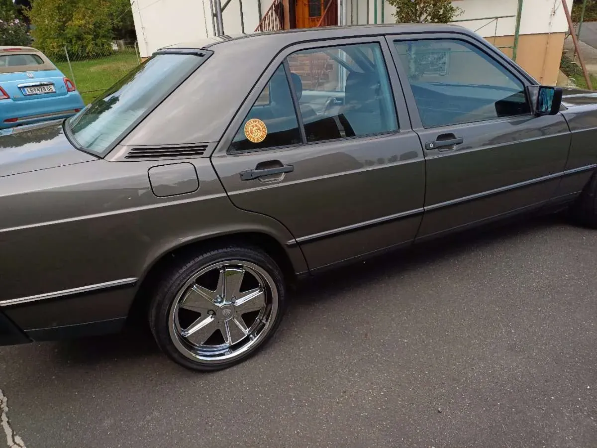 Mercedes-Benz 190 1986 photo 3