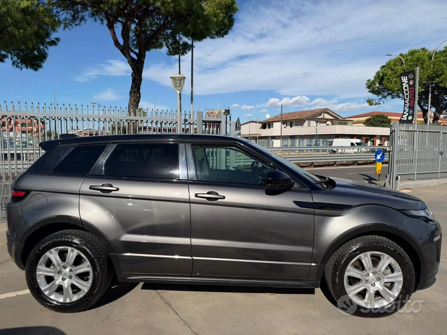 Land Rover Range Rover Evoque 2016 photo 2