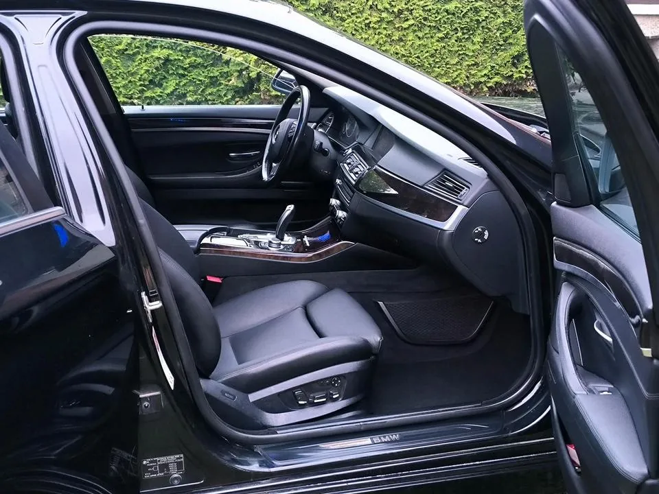 BMW 523I