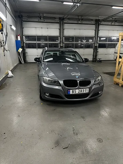 BMW 316D 2011 photo 2