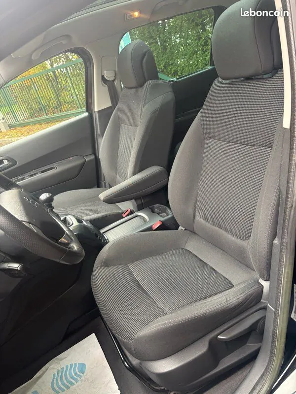 Peugeot 5008 2012 photo 5