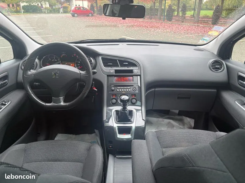 Peugeot 5008 2012 photo 4