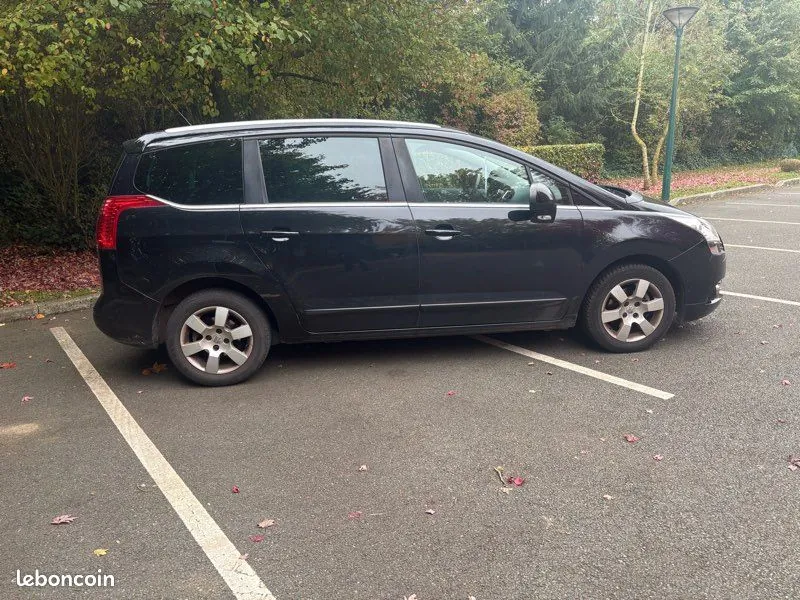 Peugeot 5008 2012 photo 3
