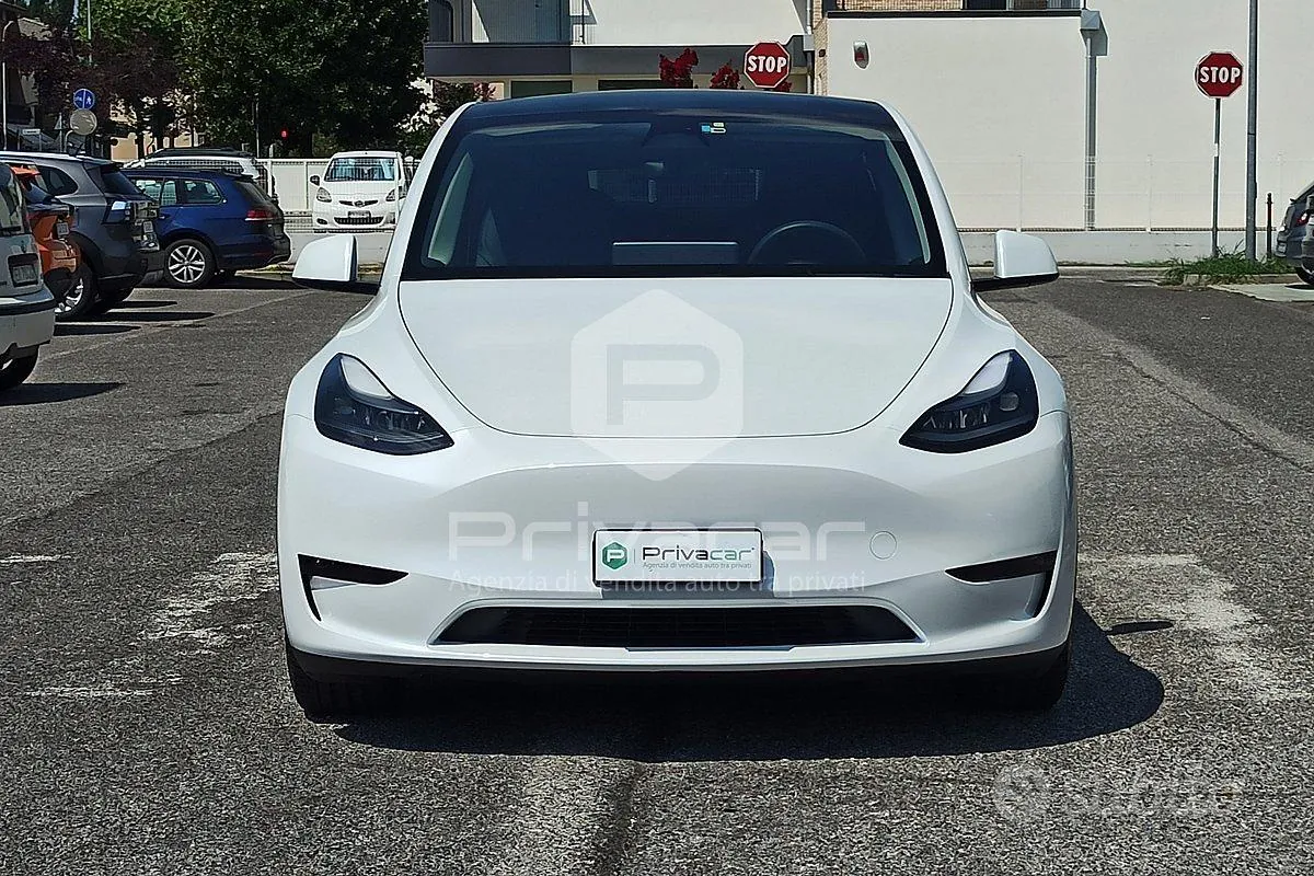 Tesla Model Y 2023 photo 2