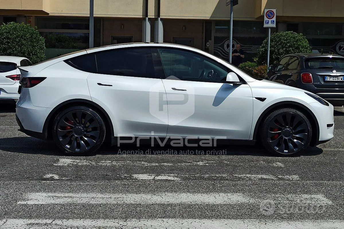 Tesla Model Y 2023 photo 4