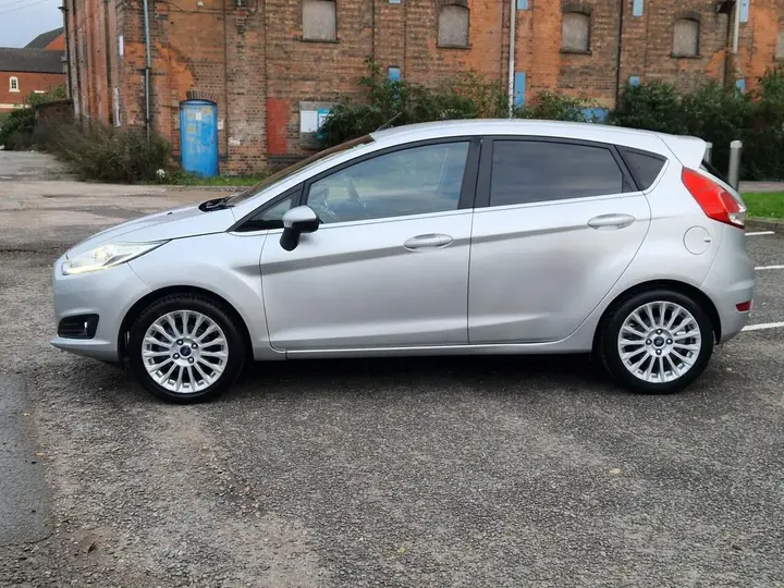 Ford Fiesta 2014 photo 4