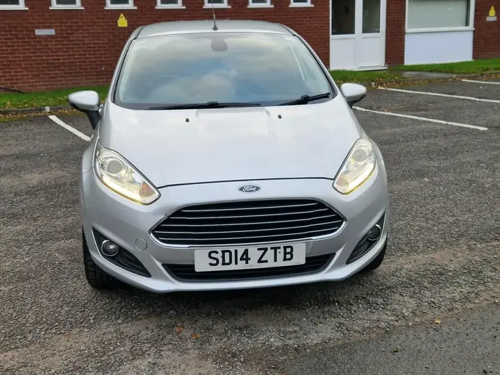 Ford Fiesta 2014 photo 2