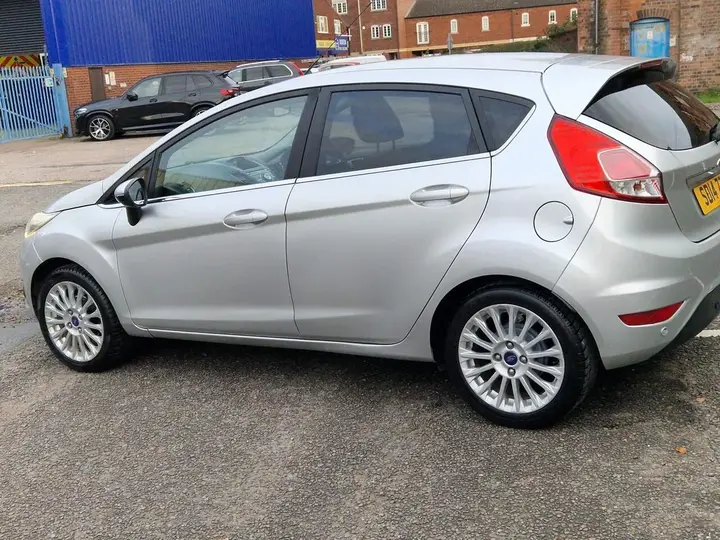Ford Fiesta 2014 photo 5