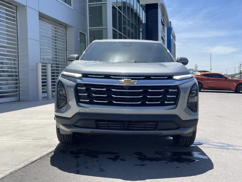 Chevrolet Equinox 2026 photo 2