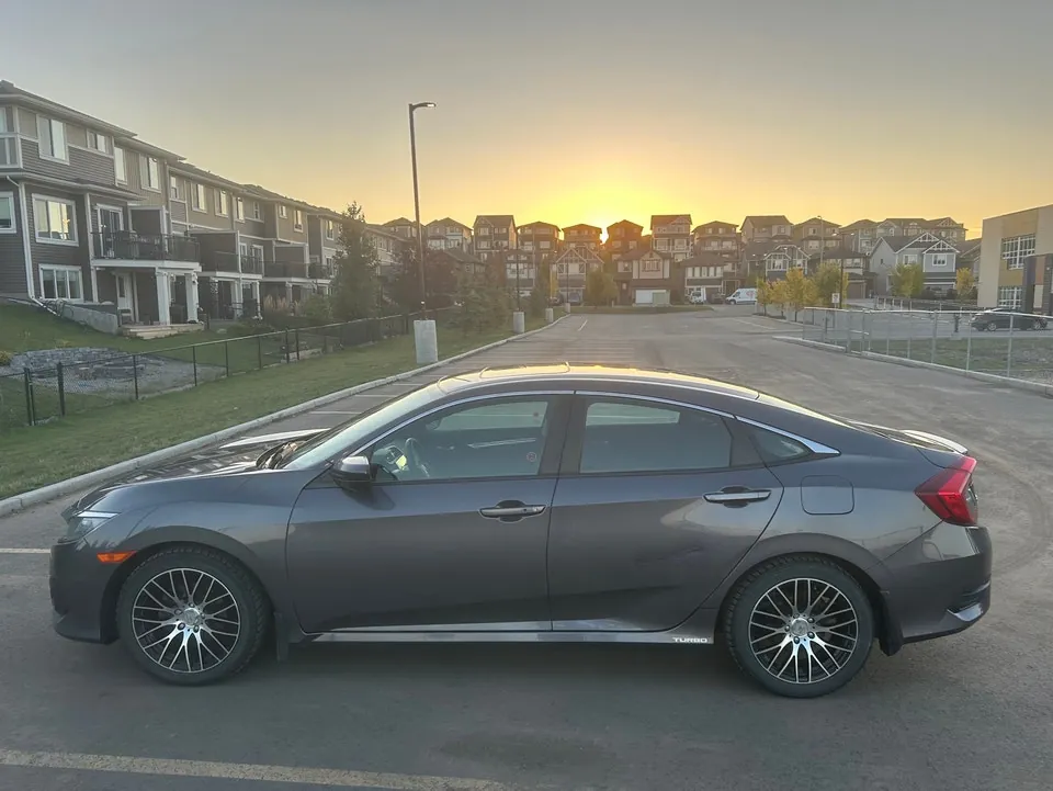Honda Civic 2018 photo 2