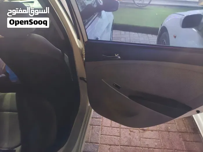 Hyundai Accent 2014 photo 4
