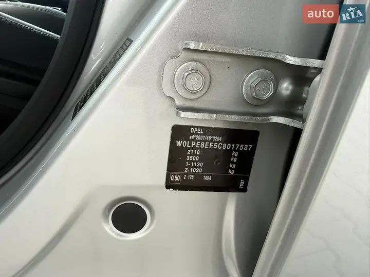 Opel Astra 2011 photo 2