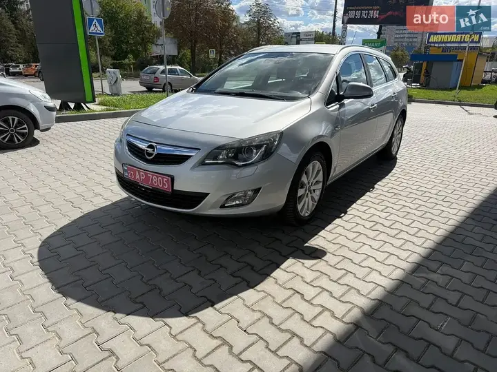 Opel Astra 2011 photo 3