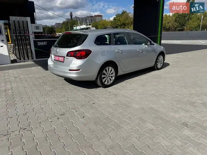 Opel Astra 2011 photo 4