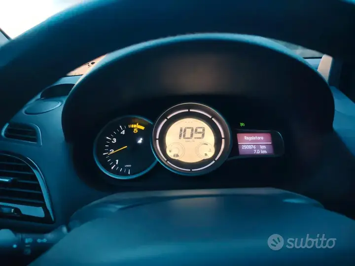 Renault Megane 2012 photo 5